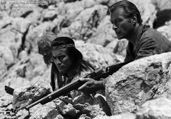 Pierre Brice als Winnetou und Lex Barker als Old Shatterhand – Dreharbeiten zu „Winnetou 3” in Jugoslawien (1965)